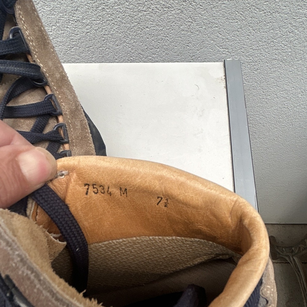 vintage Vasque Skywalk Gore-Tex hiking boots tan suede and navy blue 7.5 - Picture 8 of 9